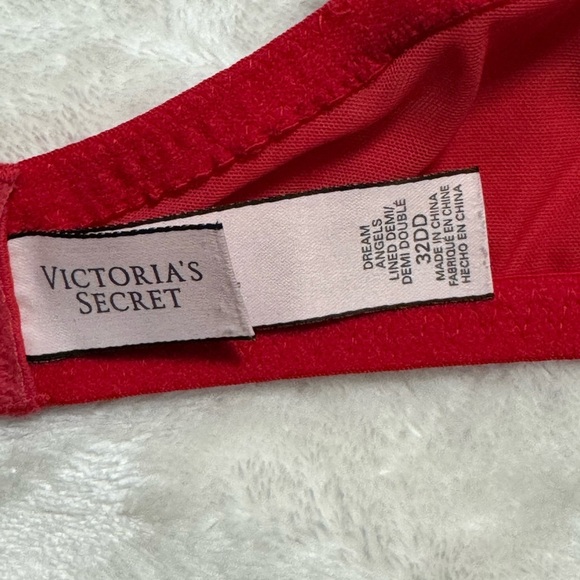 Victoria's Secret Black and Red Lace Bras with Underwire - Picture 3 of 10